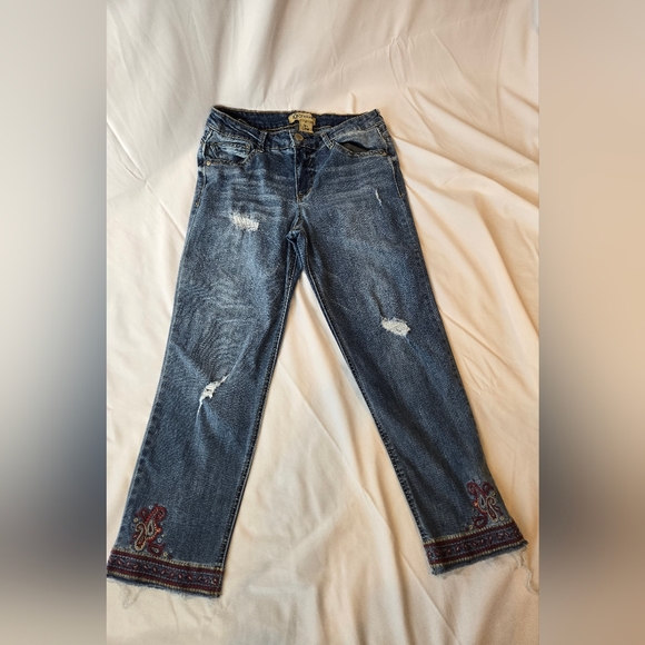 Democracy Denim - 3/$25 Democracy Embroidered Distressed Slim Straight Flood Jeans Size 8
